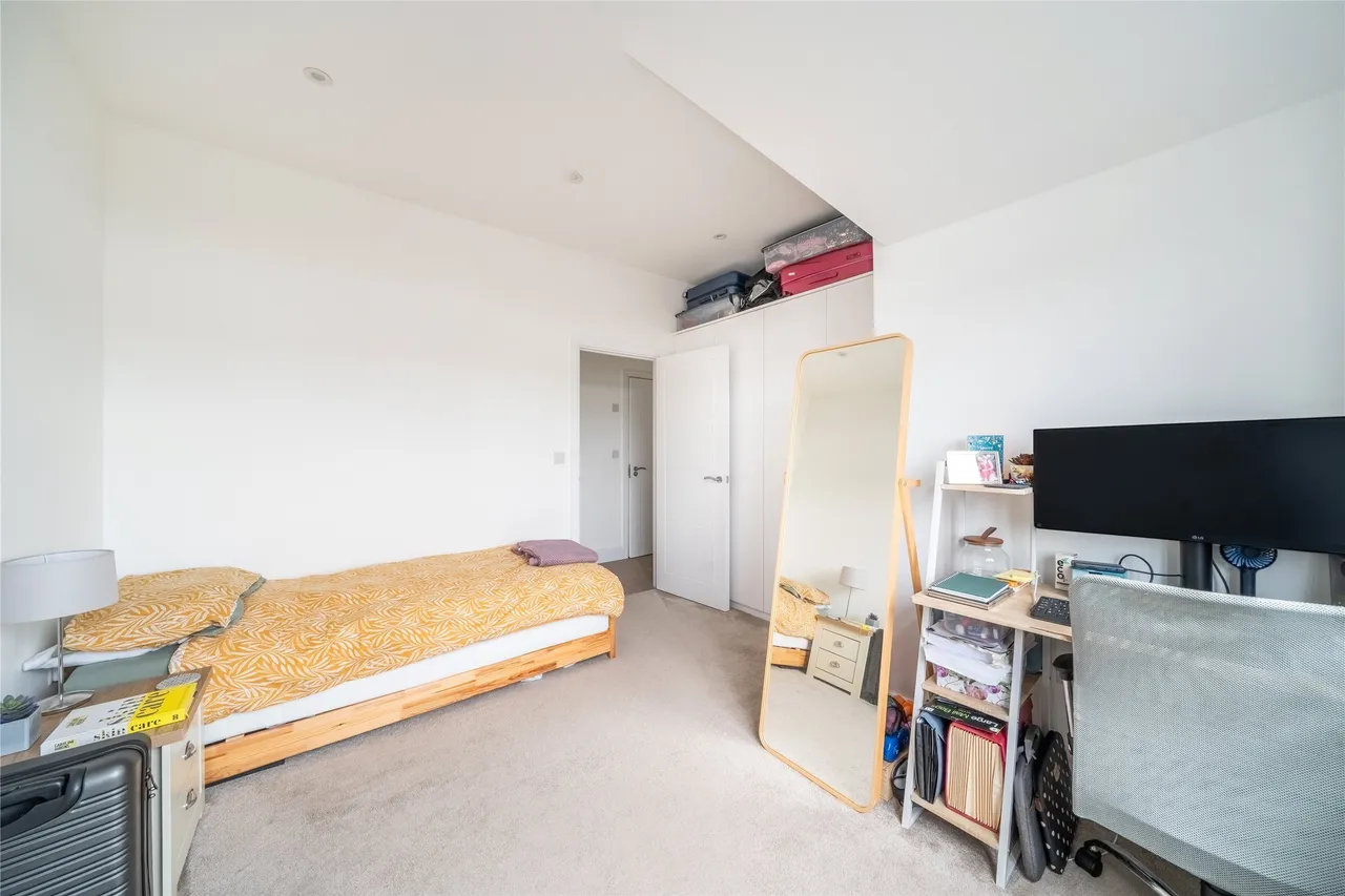 Bay Tree Avenue, Leatherhead, KT22, photo 11