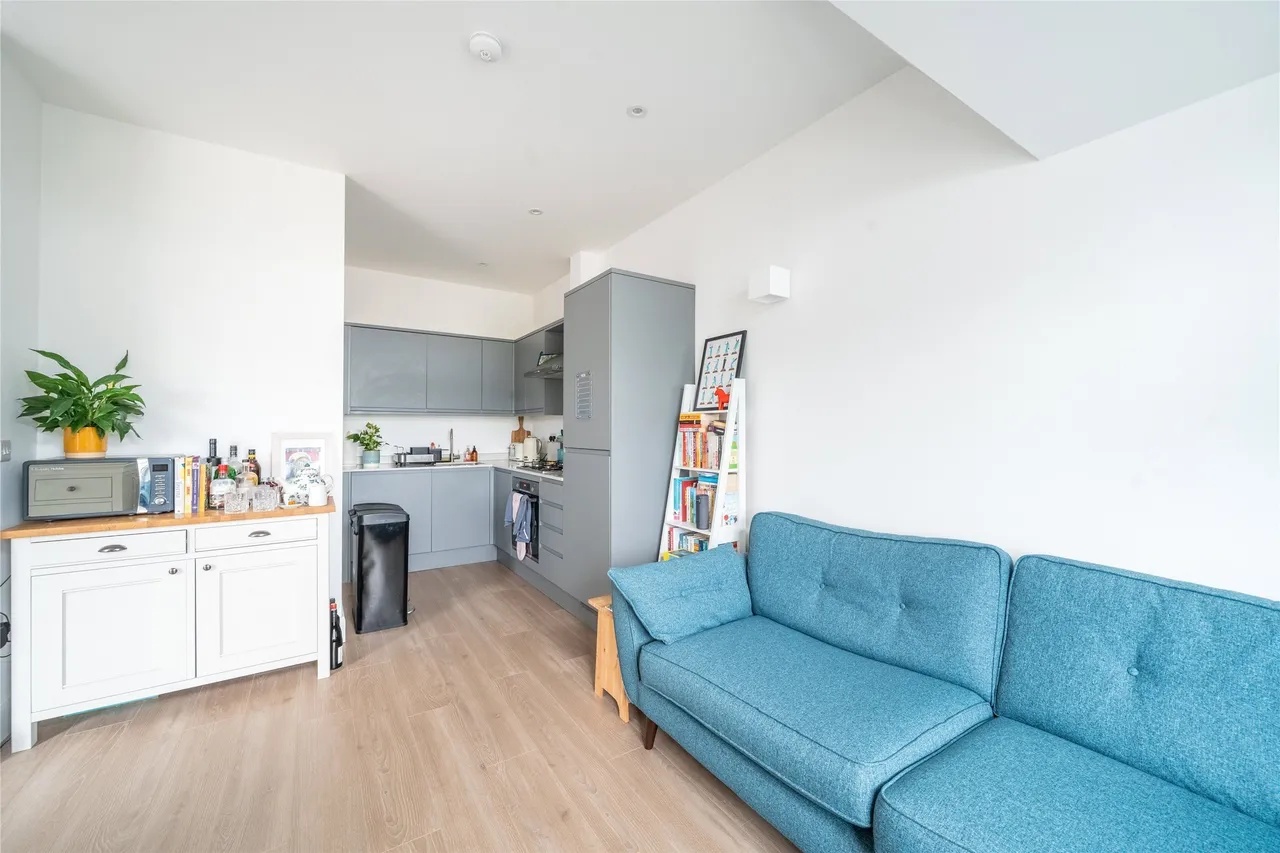 Bay Tree Avenue, Leatherhead, KT22, photo 4