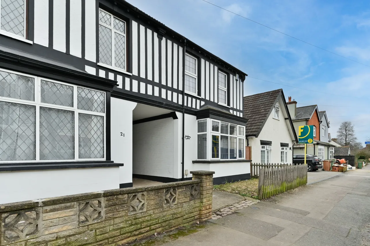 3 bed house to rent — 20 Elmbrook Road, Sutton