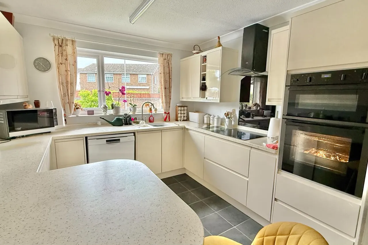 Heath Road, St. Leonards, BH24, photo 4