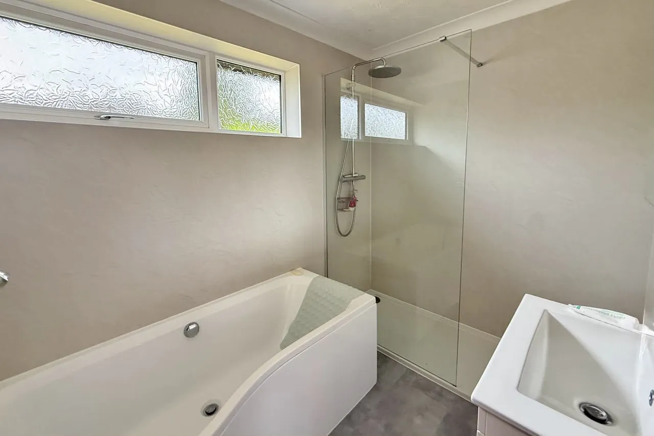 Heath Road, St. Leonards, BH24, photo 13