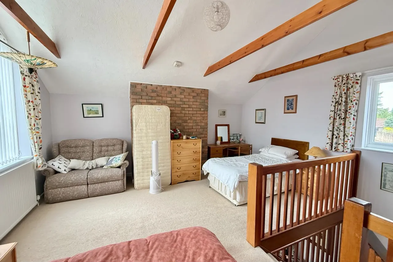 Heath Road, St. Leonards, BH24, photo 9