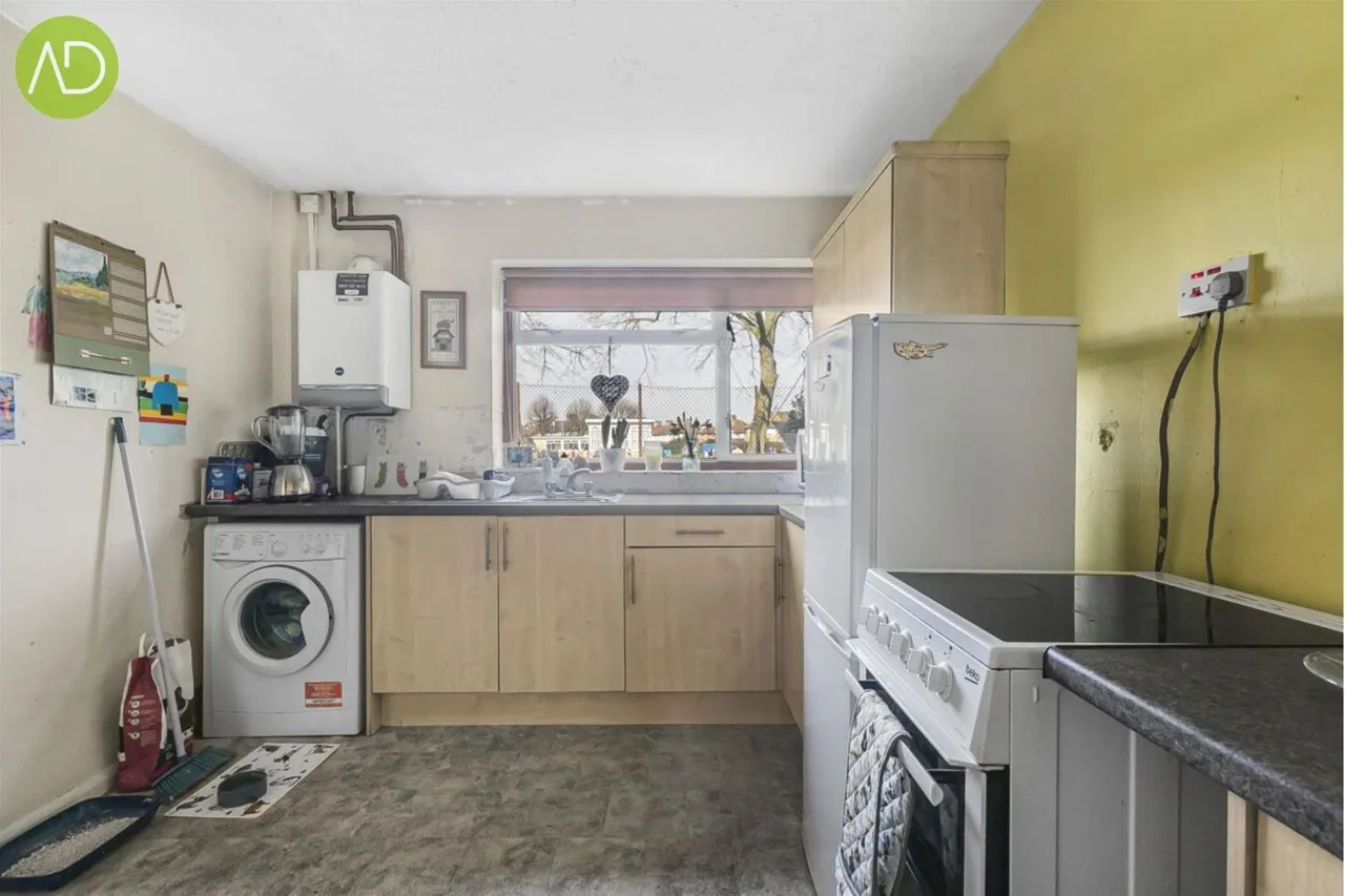 Rowlands Close, Cheshunt EN8 9NW, photo 8