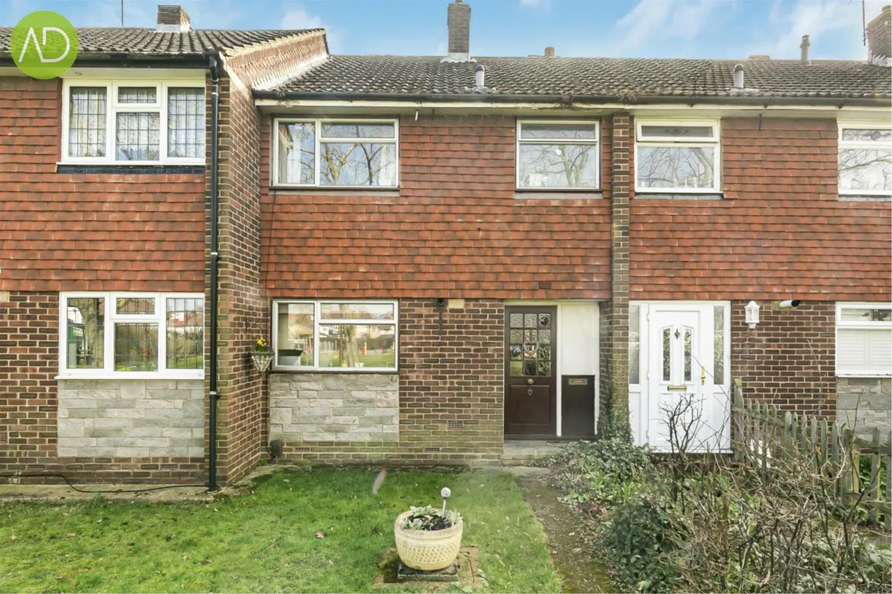 3 bed house for sale — Rowlands Close, Cheshunt EN8 9NW