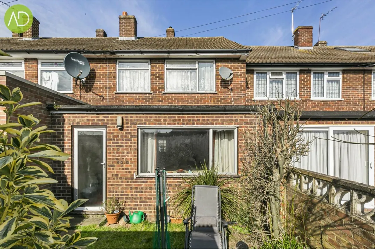 Rowlands Close, Cheshunt EN8 9NW, photo 14