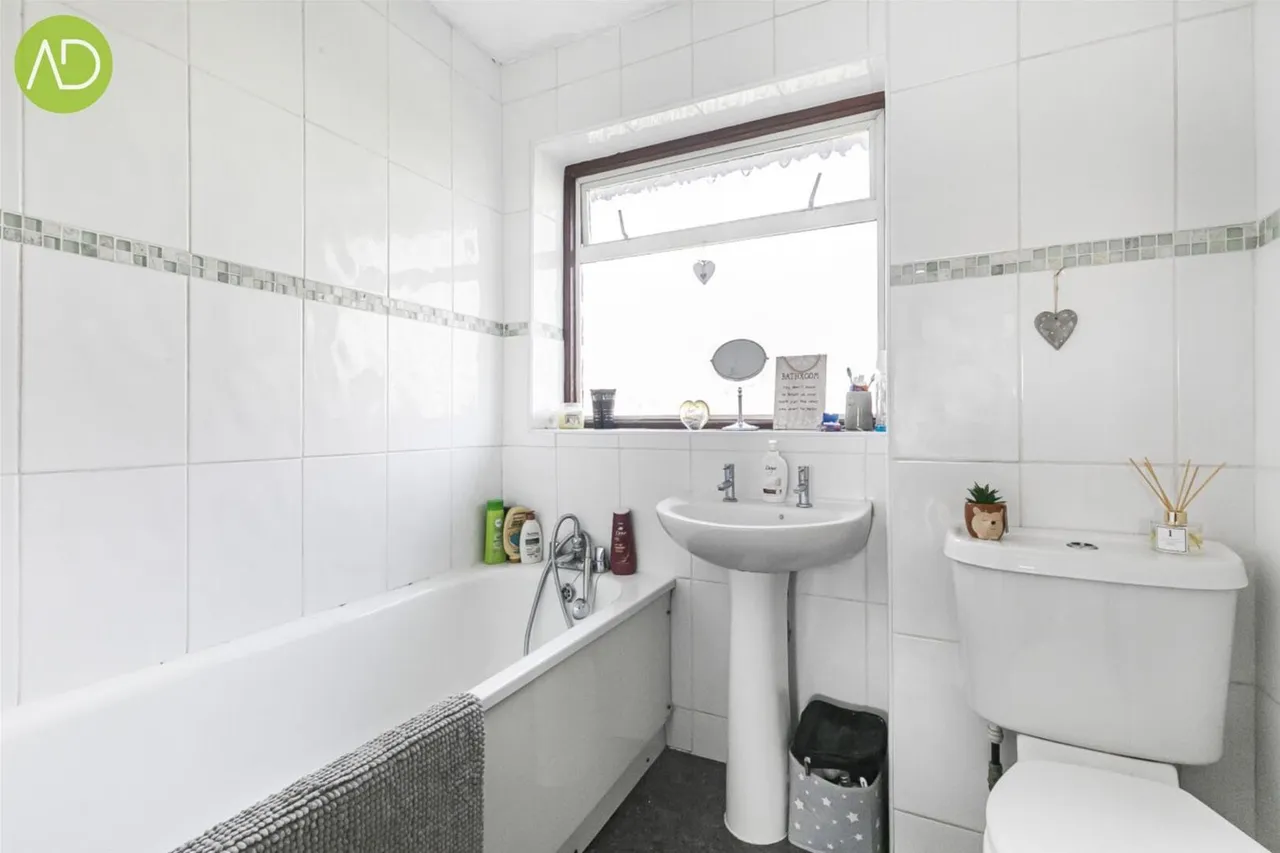 Rowlands Close, Cheshunt EN8 9NW, photo 12