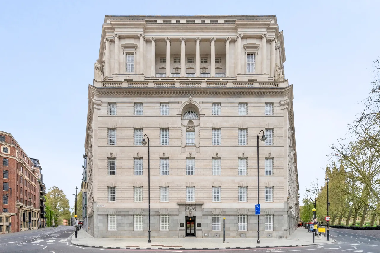 3 bed flat for sale, Millbank Residences, Westminster, SW1P