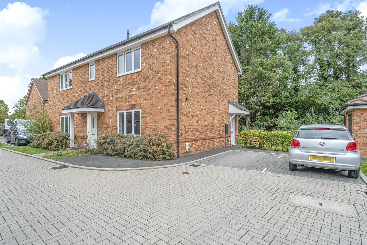 Bourne Close, West End, GU24, photo 12