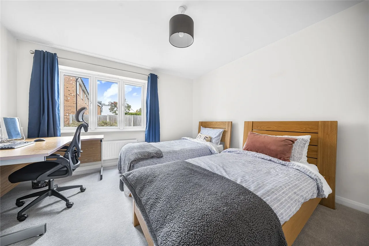 Bourne Close, West End, GU24, photo 3