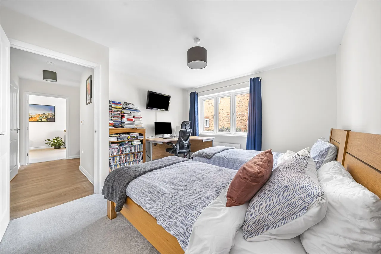 Bourne Close, West End, GU24, photo 4