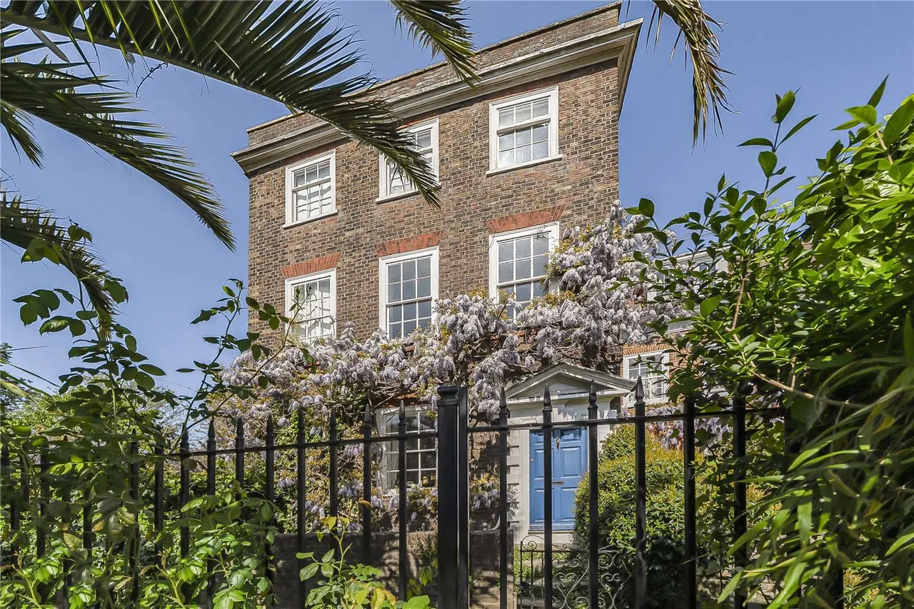 4 bed house for sale — The Embankment, Twickenham, TW1 3DU
