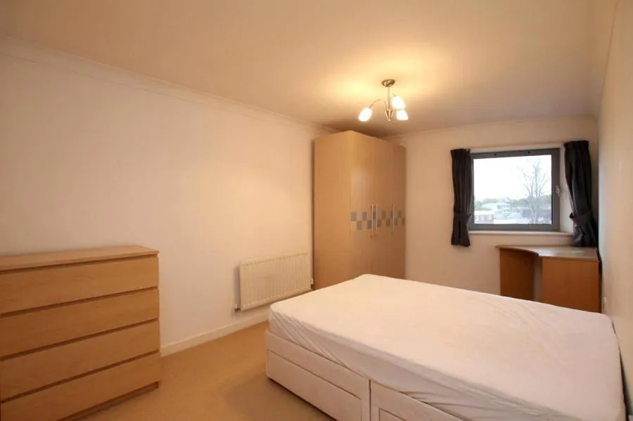 Hersham Road, Walton-On-Thames, KT12, photo 6