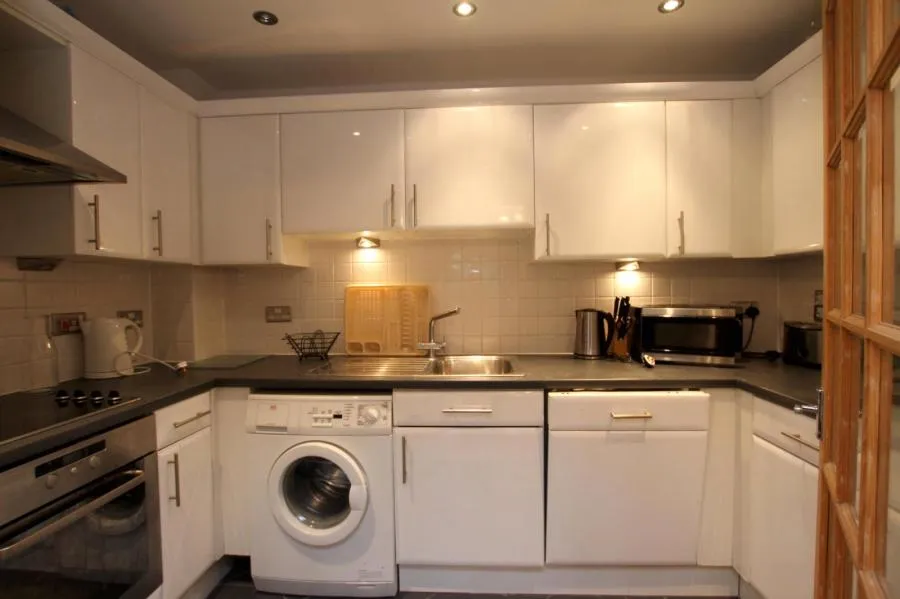 Hersham Road, Walton-On-Thames, KT12, photo 5
