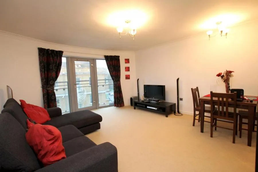Hersham Road, Walton-On-Thames, KT12, photo 3