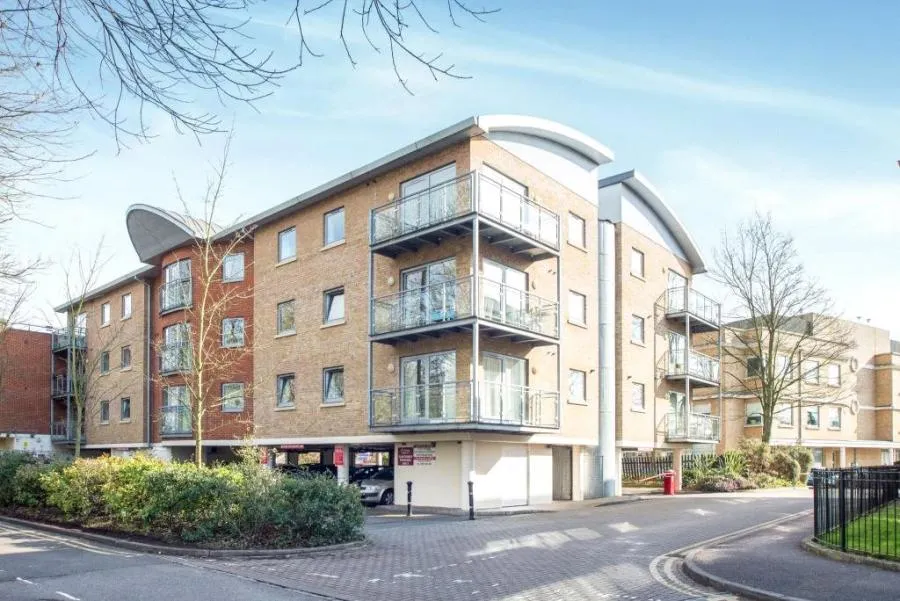 flat for sale, Hersham Road, Walton-On-Thames, KT12