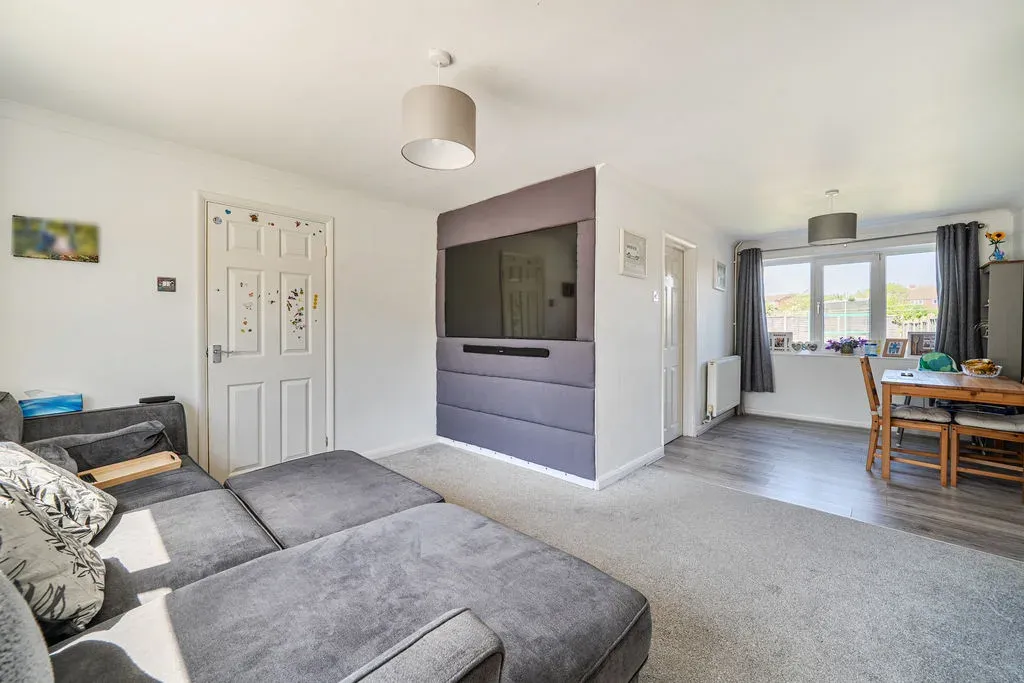 Forfar Drive, Bletchley, Milton Keynes, Buckinghamshire, MK3 7LS, photo 2