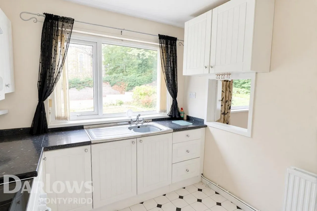 Graig-Yr-Helfa Road, Pontypridd, photo 7
