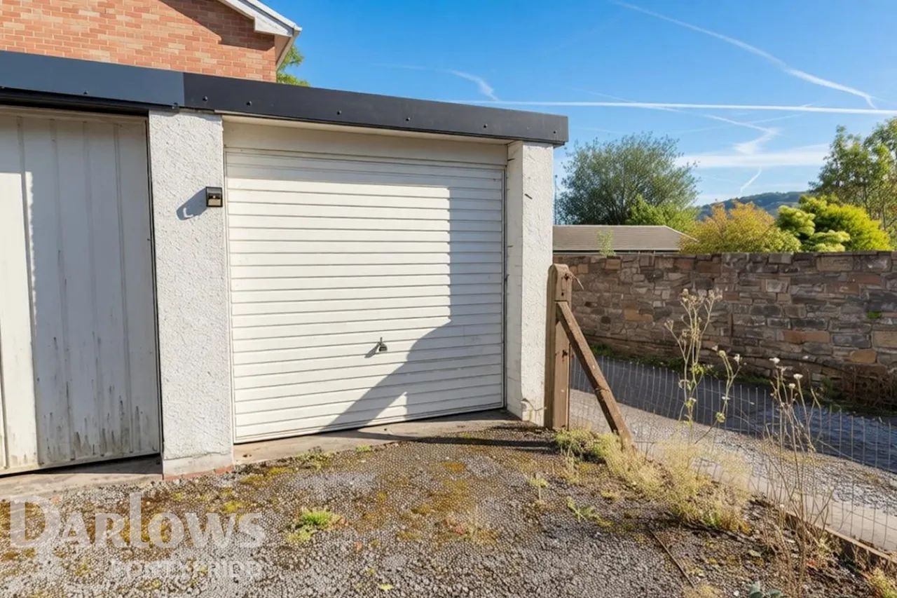 Graig-Yr-Helfa Road, Pontypridd, photo 16