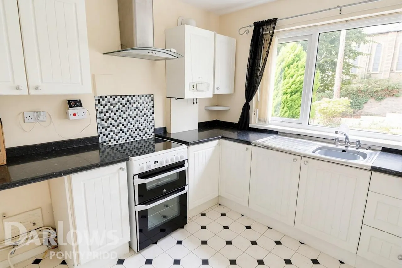 Graig-Yr-Helfa Road, Pontypridd, photo 8