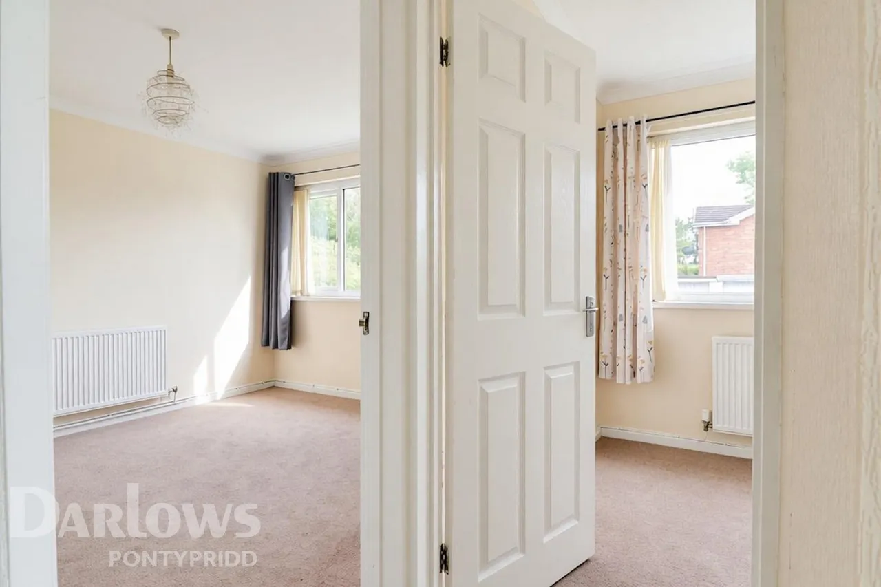 Graig-Yr-Helfa Road, Pontypridd, photo 11