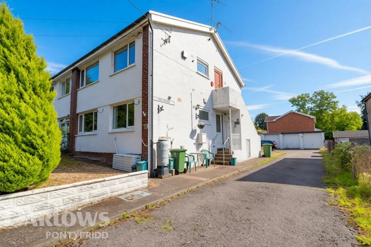 Graig-Yr-Helfa Road, Pontypridd, photo 2