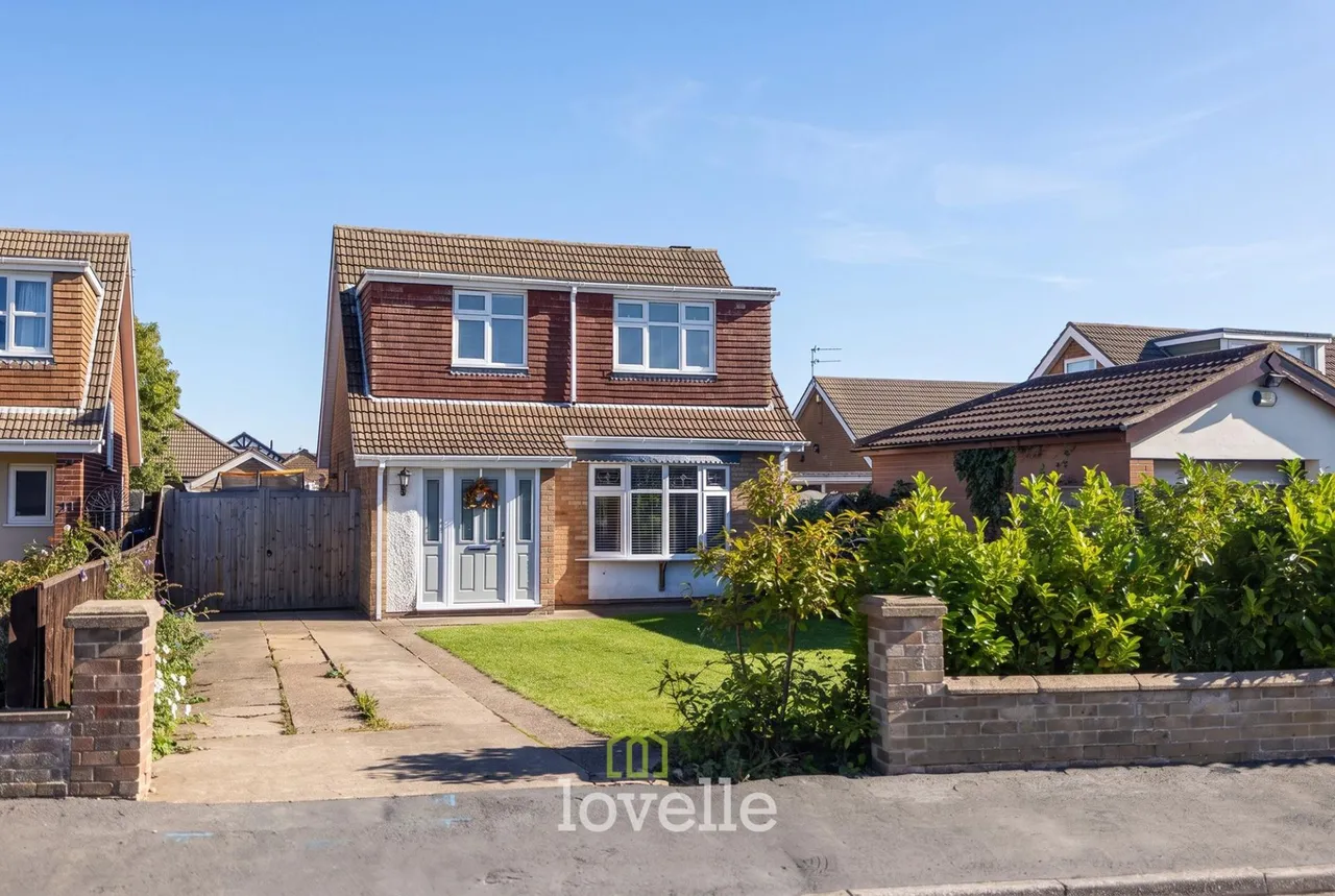 3 bed house for sale, Woodfield Close, Humberston, DN36