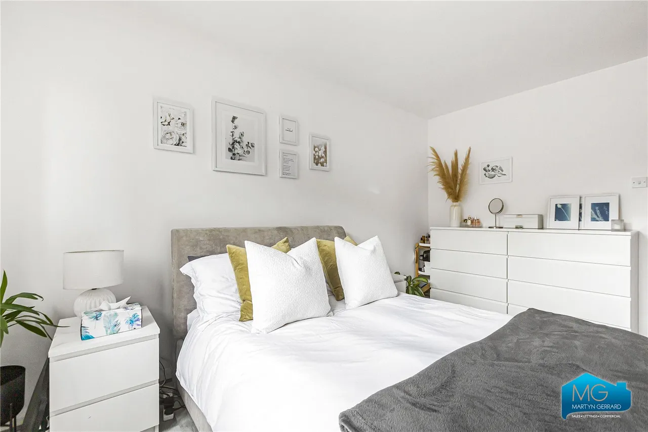 High Road, East Finchley, N2, photo 3