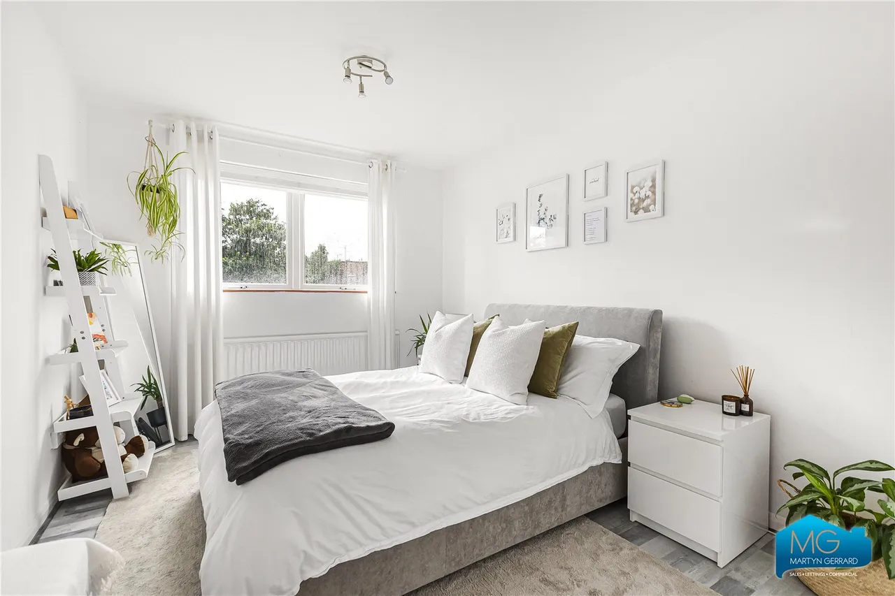 High Road, East Finchley, N2, photo 4