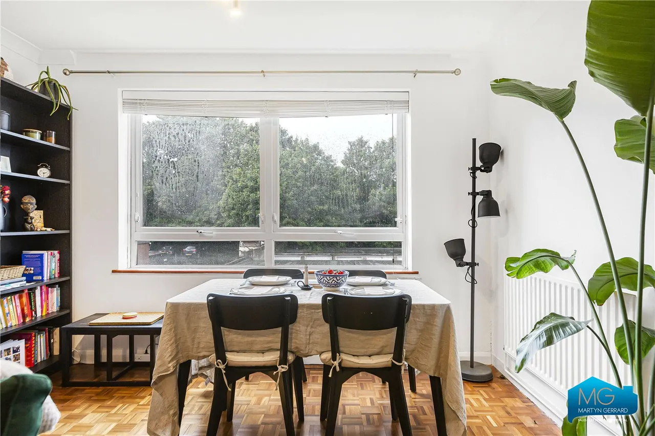 High Road, East Finchley, N2, photo 15