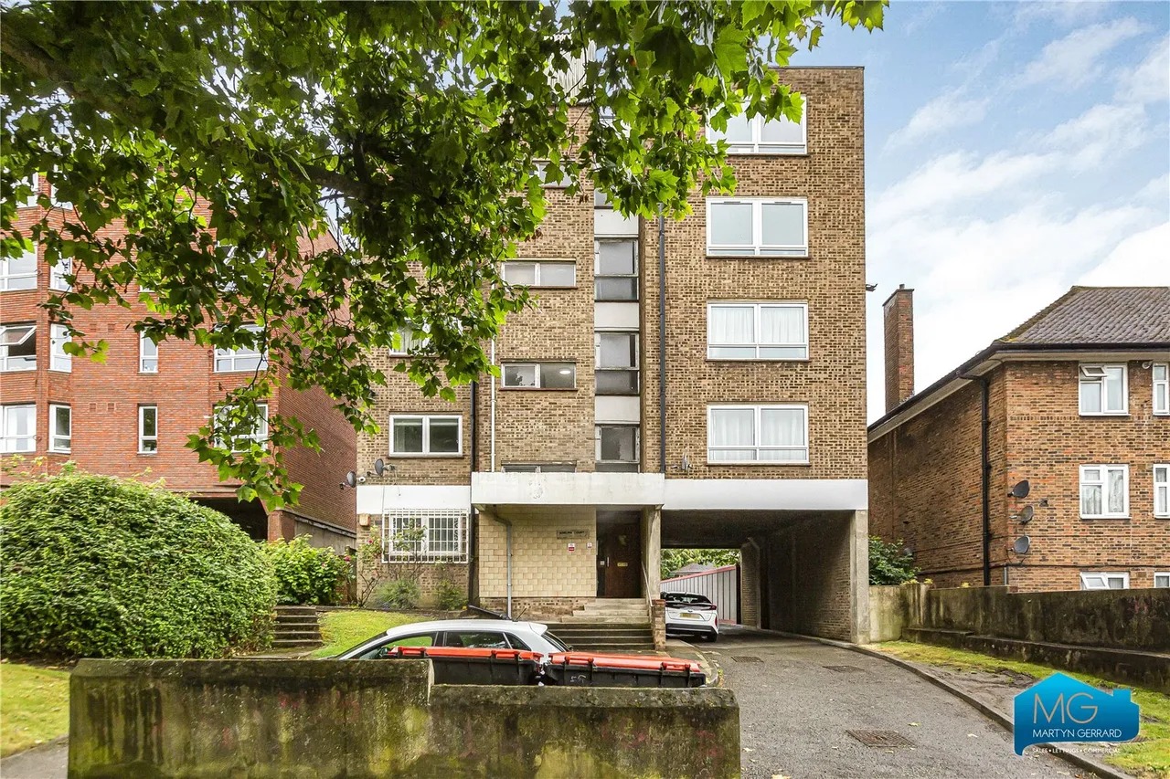 High Road, East Finchley, N2, photo 14