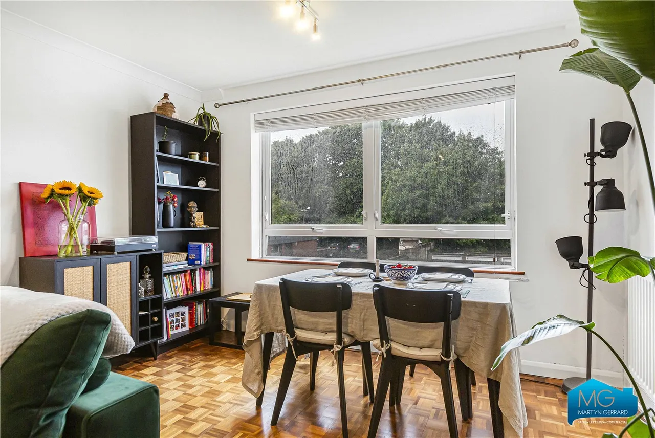 High Road, East Finchley, N2, photo 16