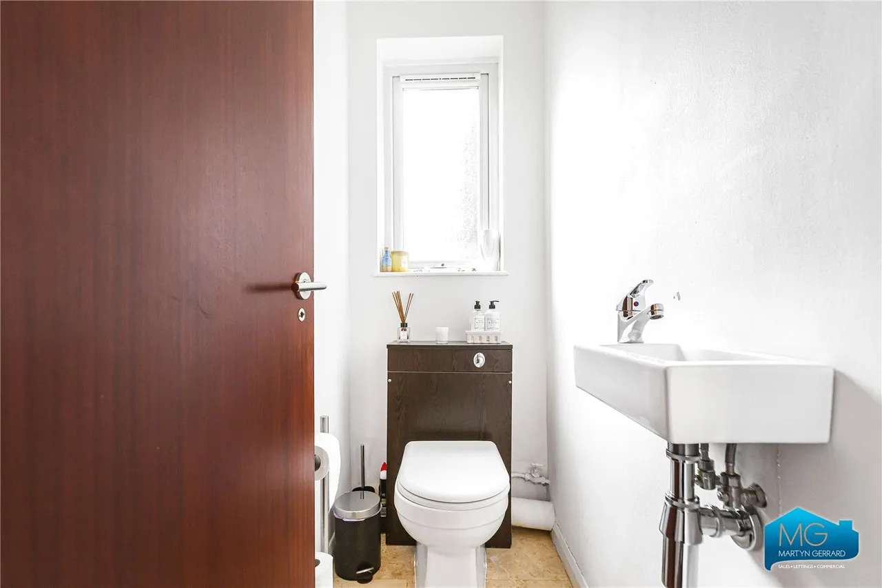 High Road, East Finchley, N2, photo 11