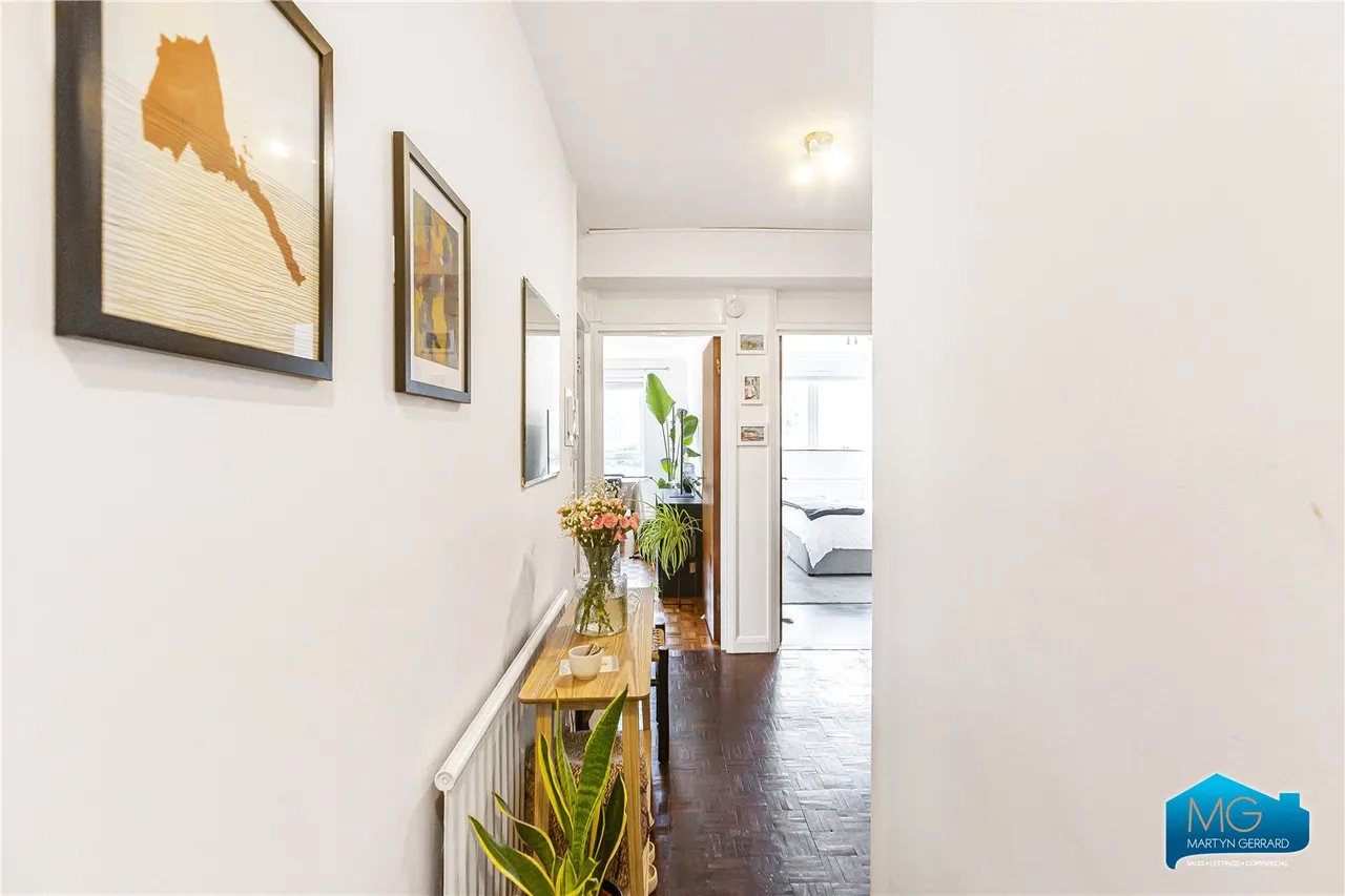 High Road, East Finchley, N2, photo 10