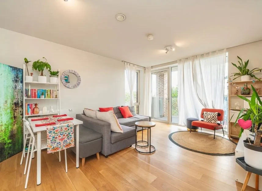 Paddlers Avenue, Brentford, TW8, photo 2