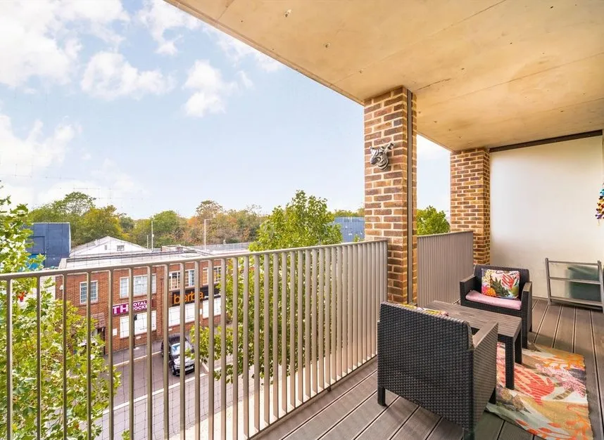 Paddlers Avenue, Brentford, TW8, photo 6