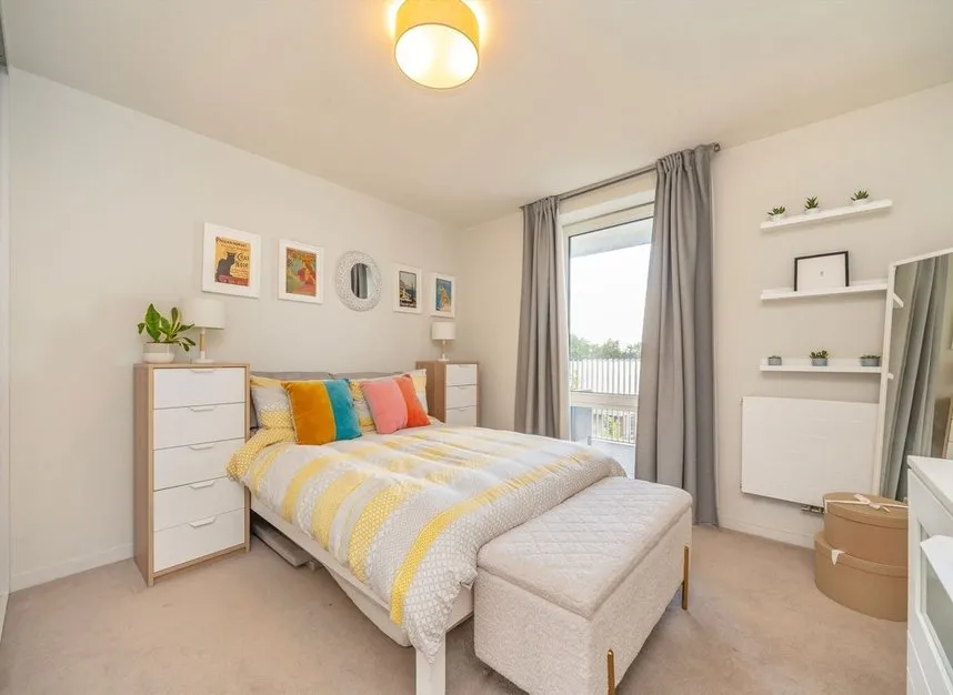Paddlers Avenue, Brentford, TW8, photo 5