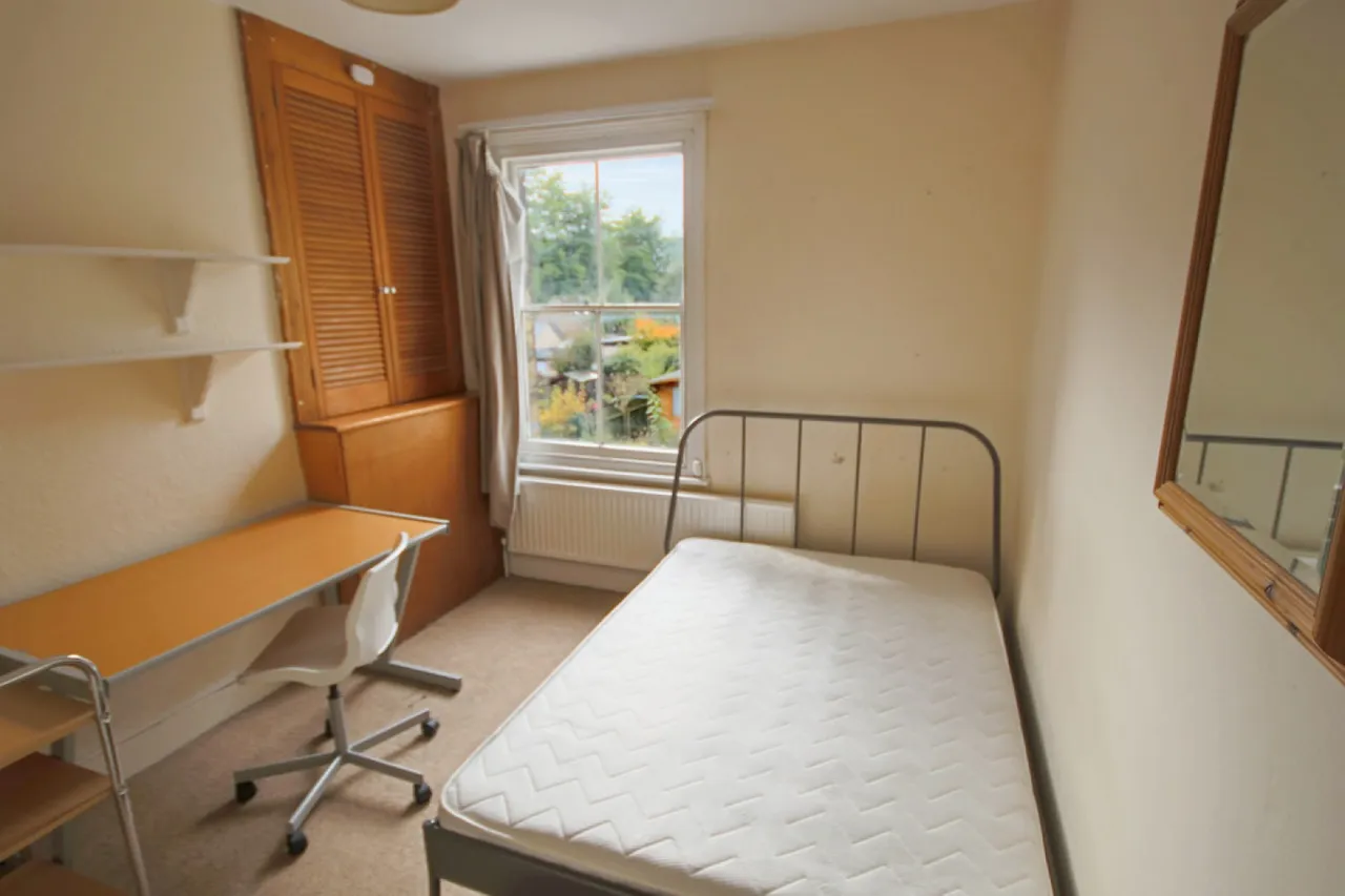 Elizabeth Way, photo 9