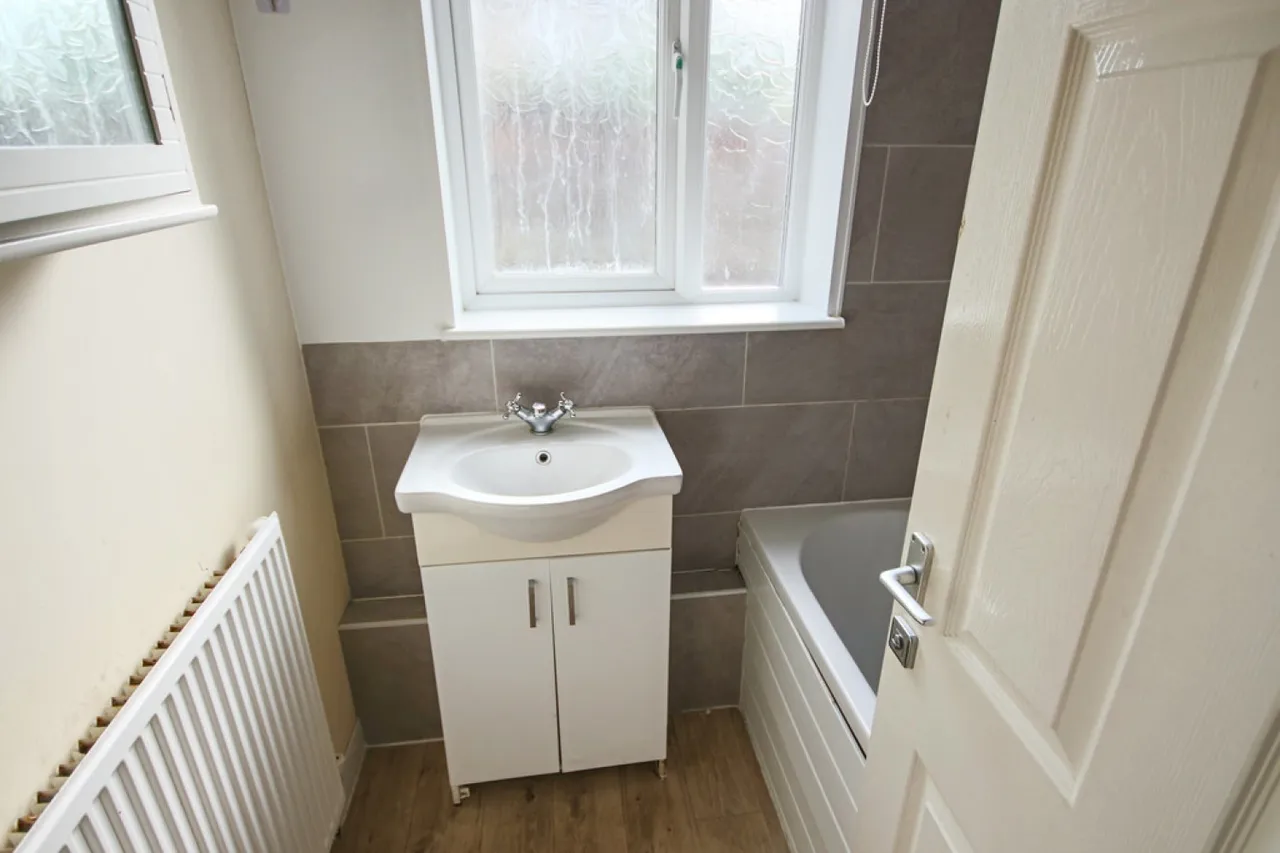 Elizabeth Way, photo 11
