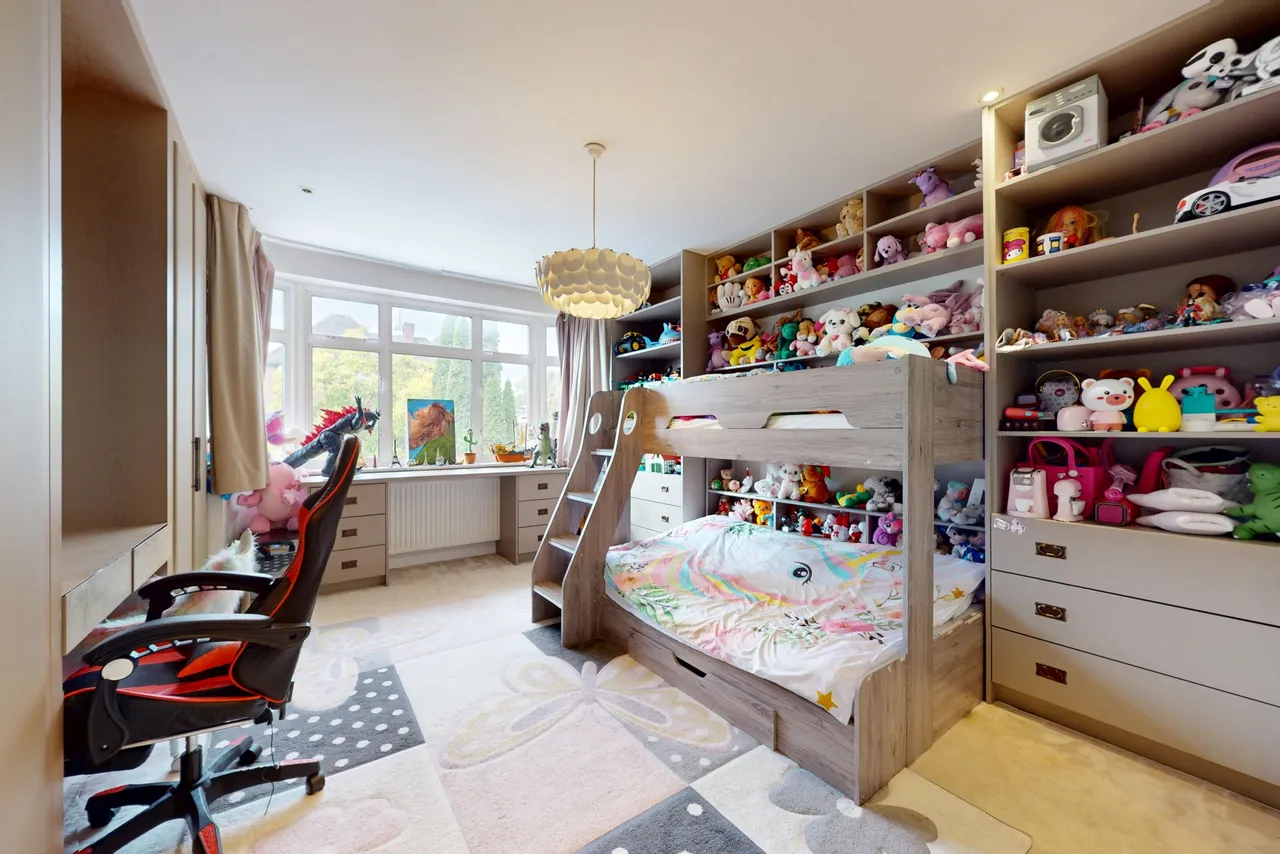 Fairholme Gardens, London, N3, photo 20