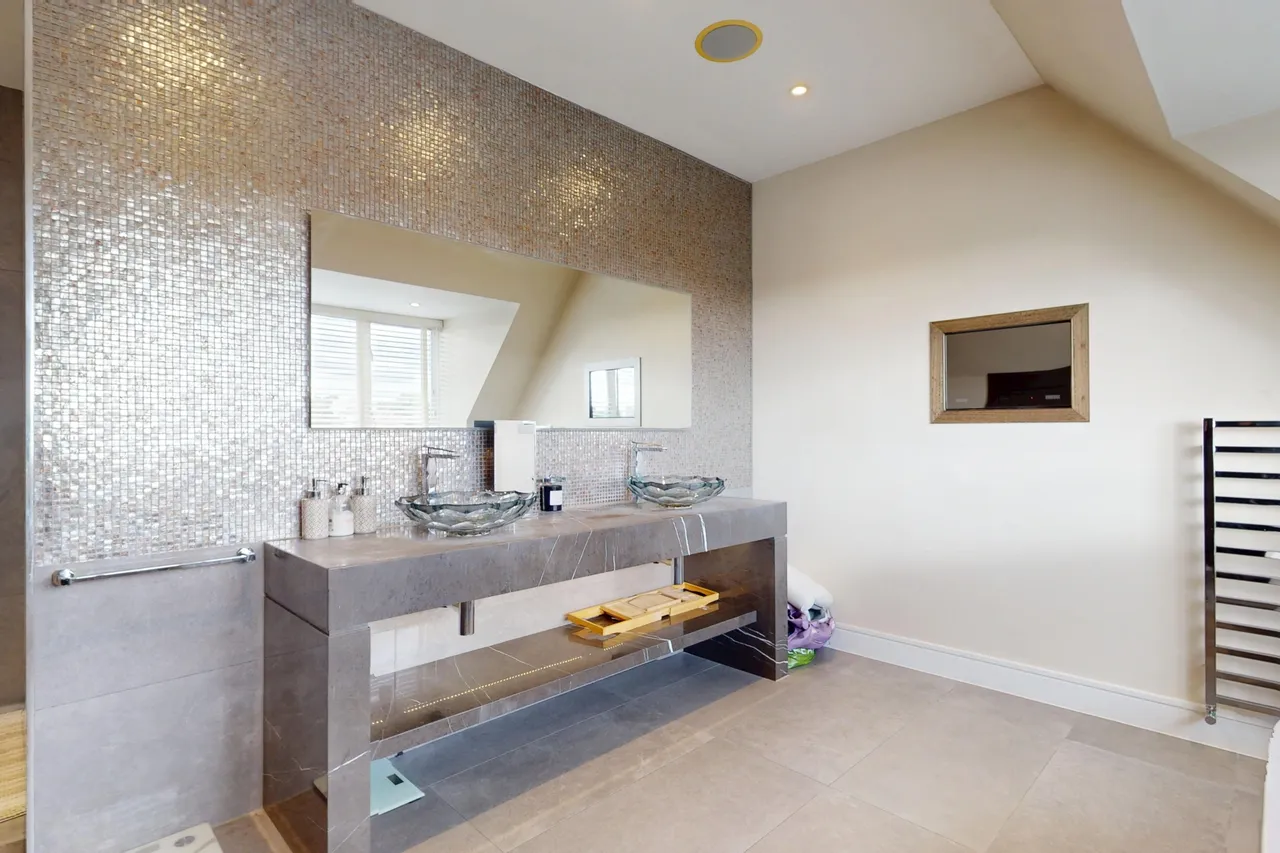 Fairholme Gardens, London, N3, photo 18