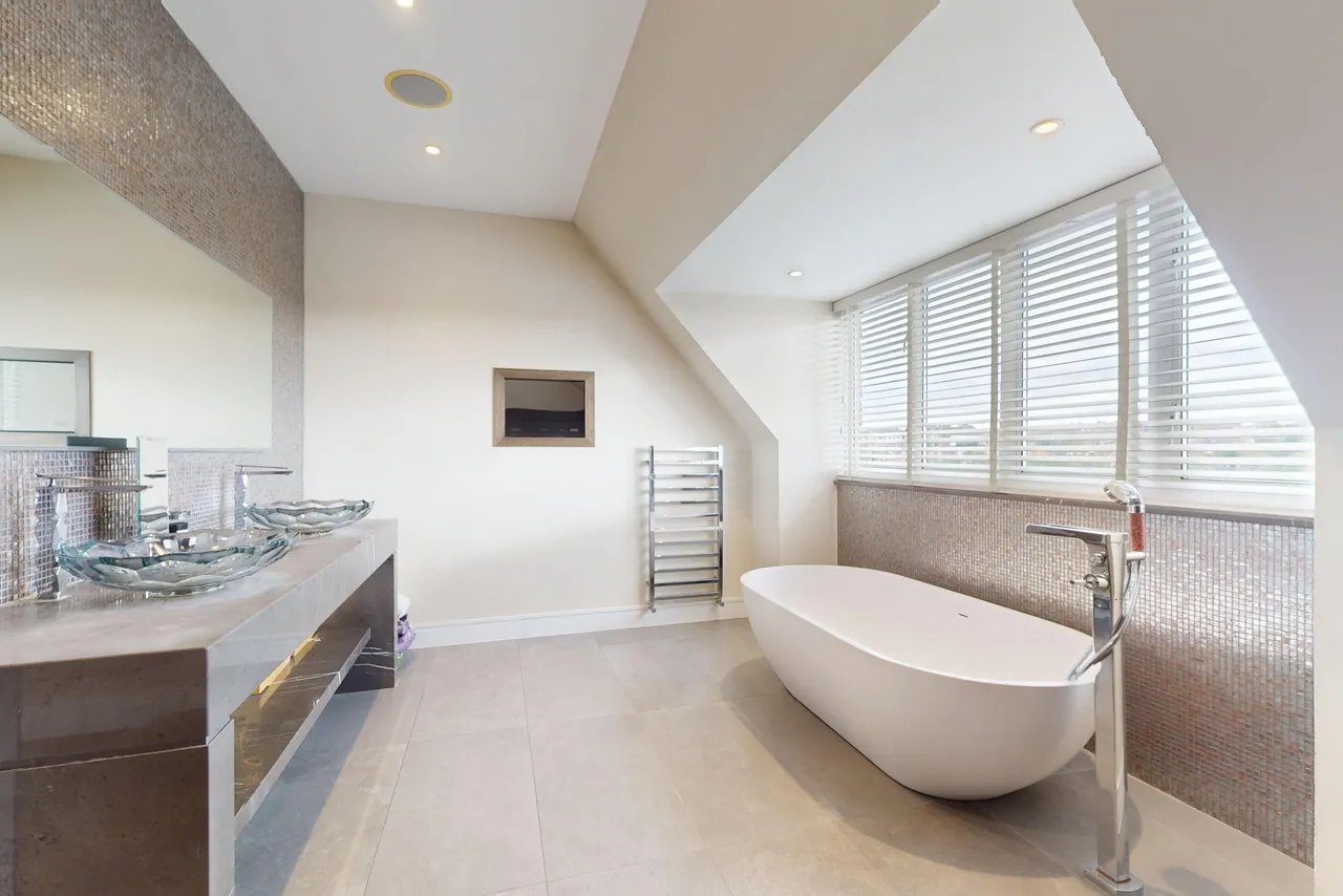 Fairholme Gardens, London, N3, photo 17
