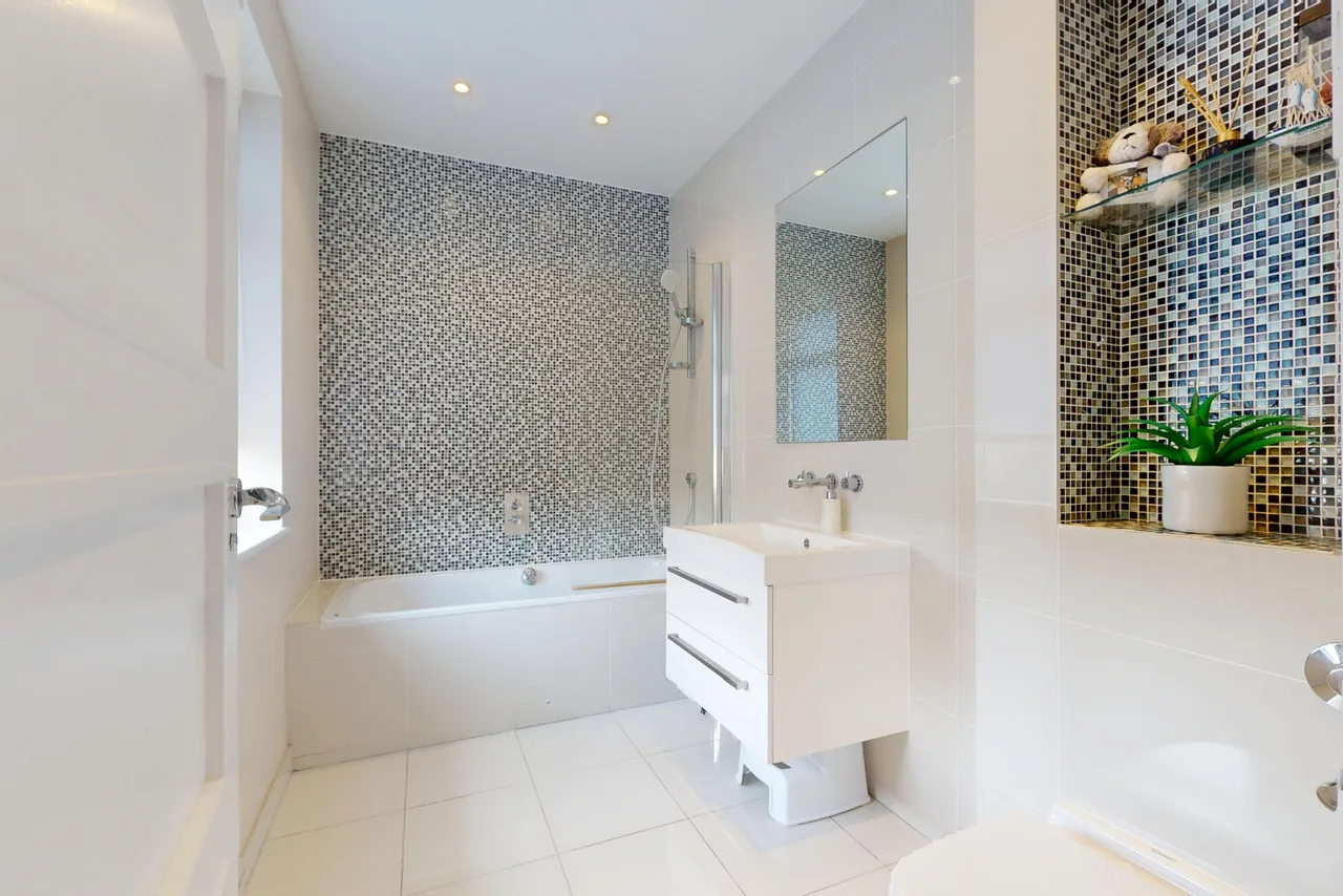Fairholme Gardens, London, N3, photo 26