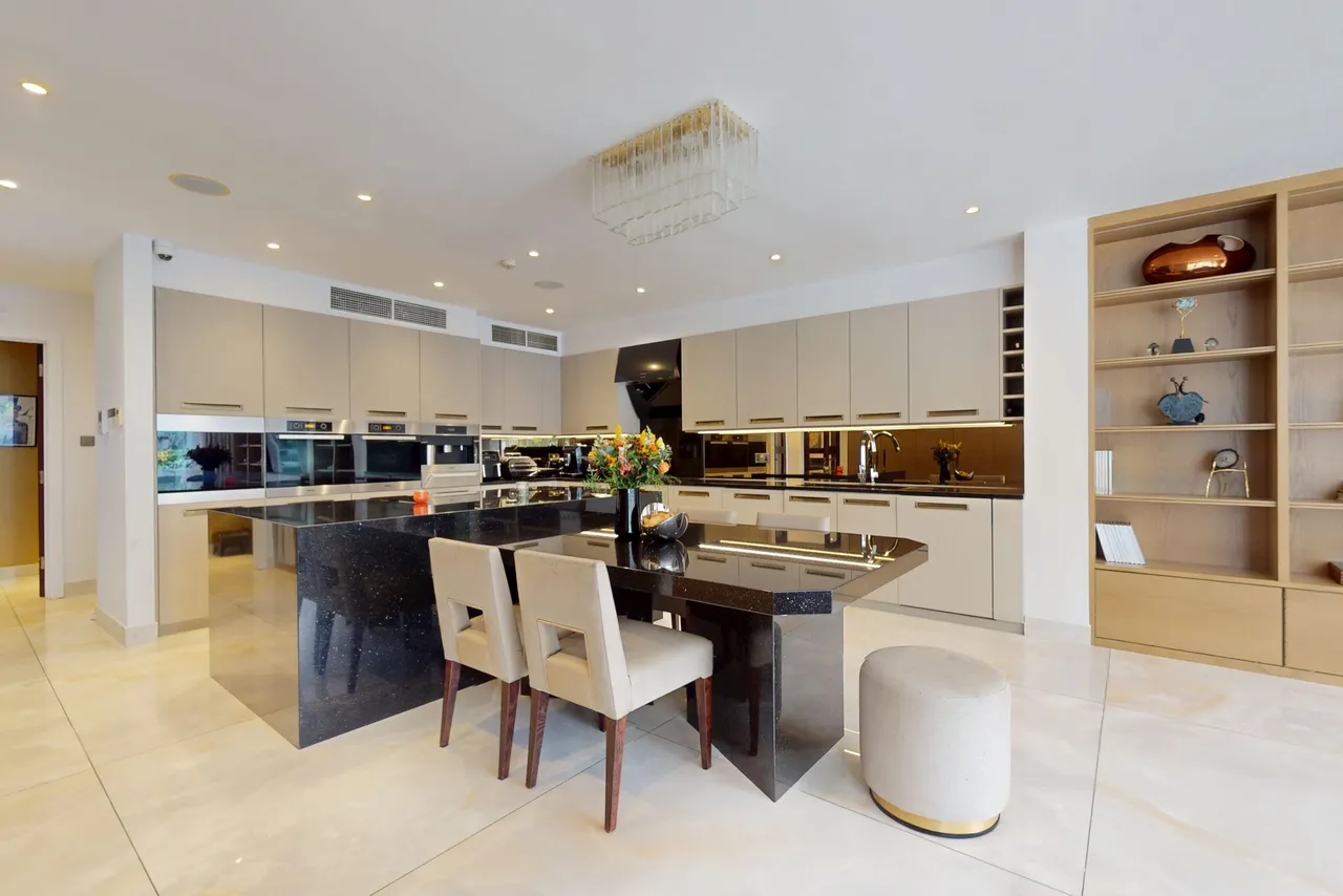 Fairholme Gardens, London, N3, photo 10