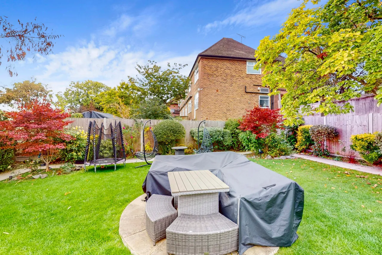 Fairholme Gardens, London, N3, photo 33