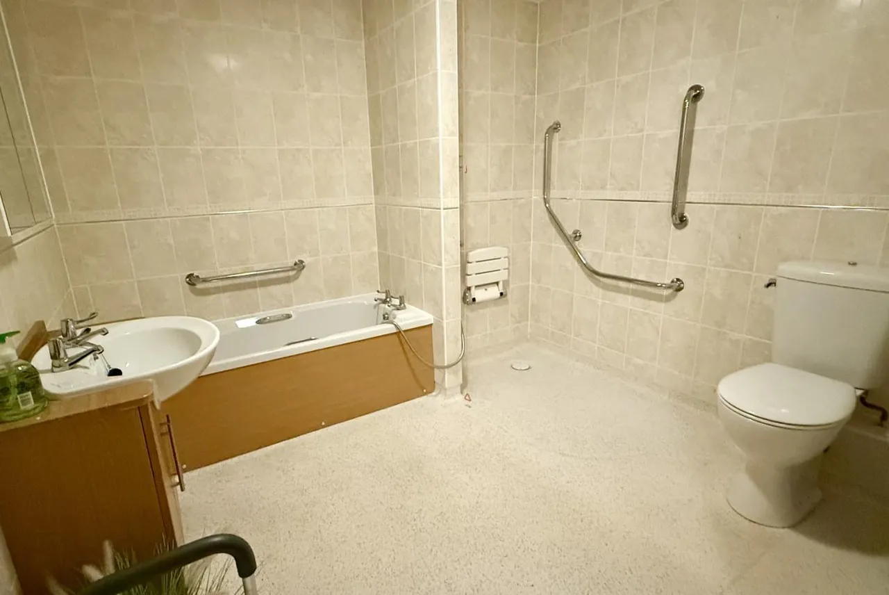 Cherrett Court, BH22, photo 9