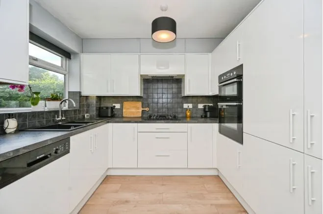 Wayfarers Drive, Newton-Le-Willows, photo 3