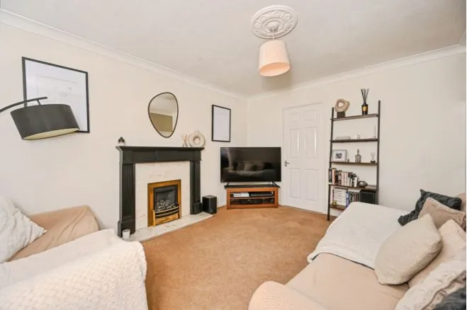 Wayfarers Drive, Newton-Le-Willows, photo 2