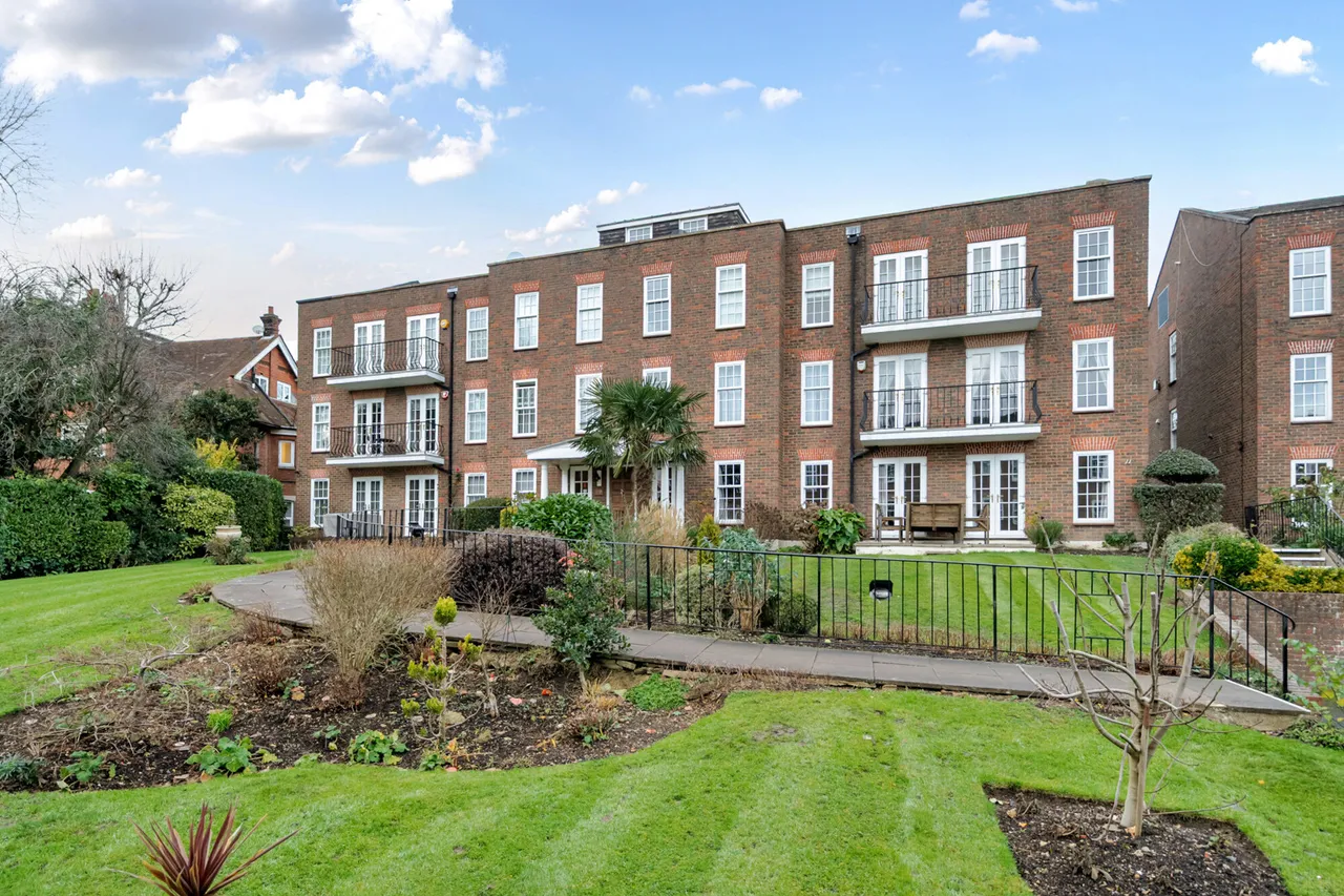 Ashurst Close, Northwood, HA6, photo 13