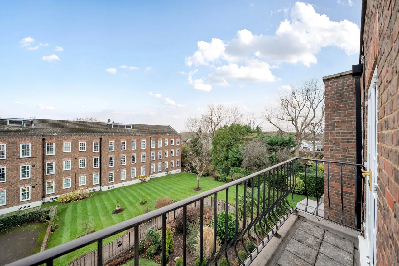 Ashurst Close, Northwood, HA6, photo 12