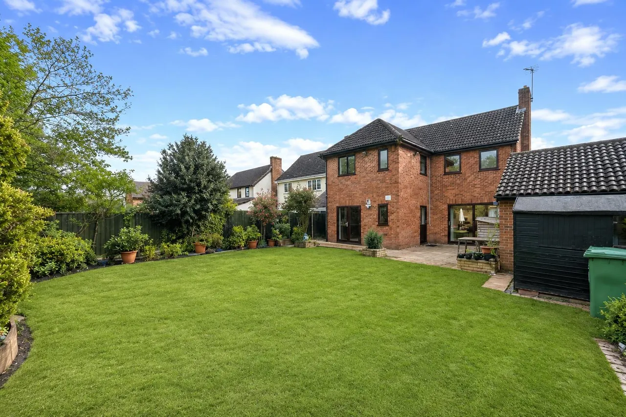 Kincardine Drive, Bletchley, photo 27